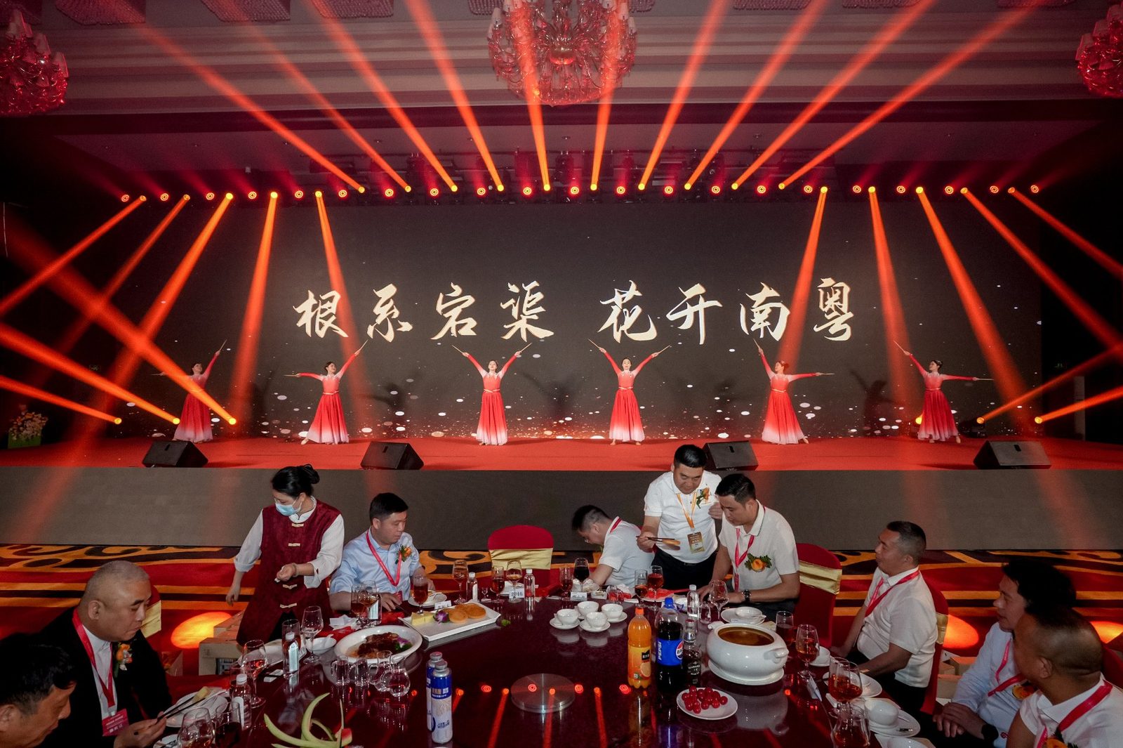 渠县商会年会现场舞台与宴席