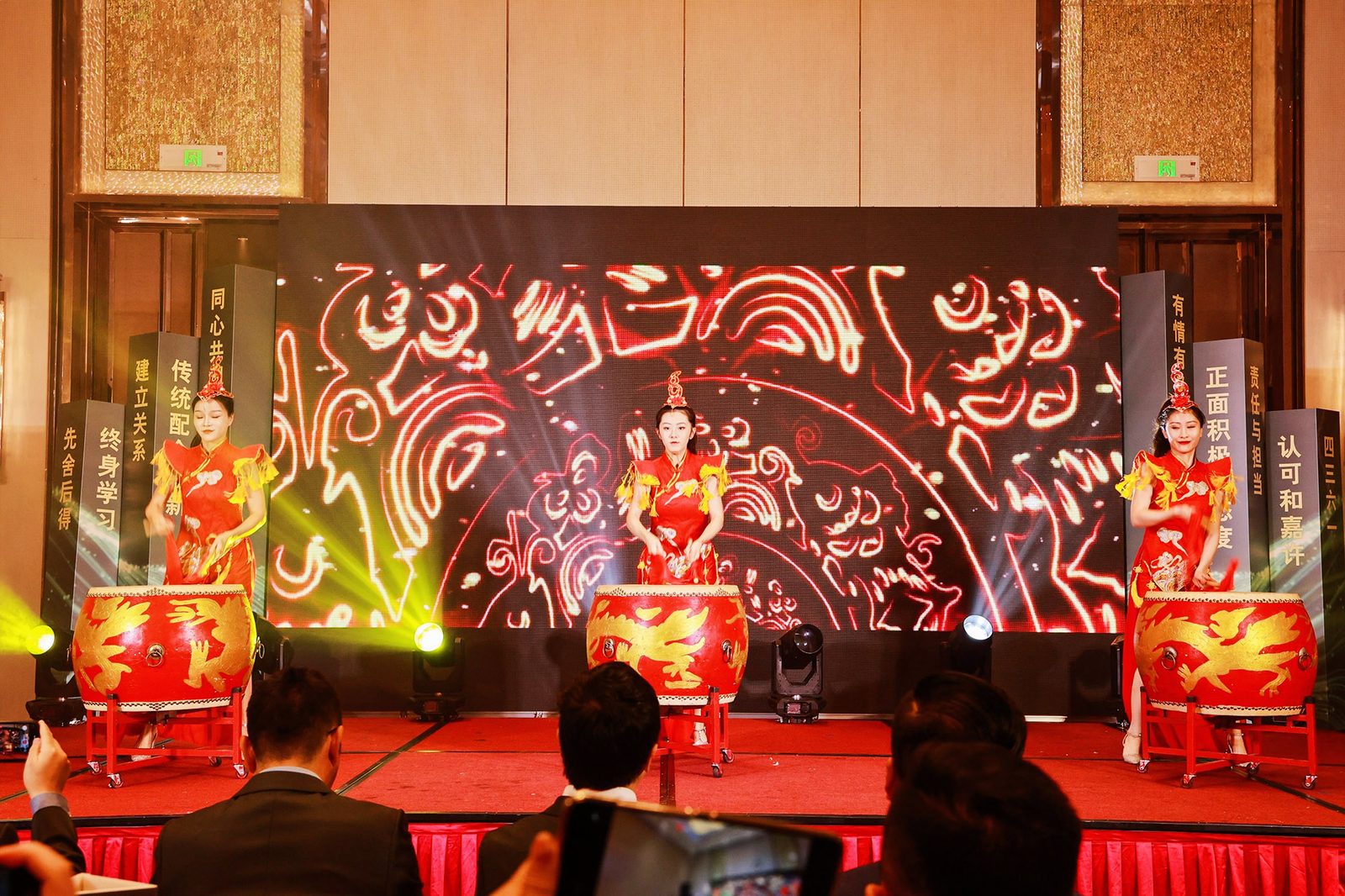舞台造型与演员表演瞬间