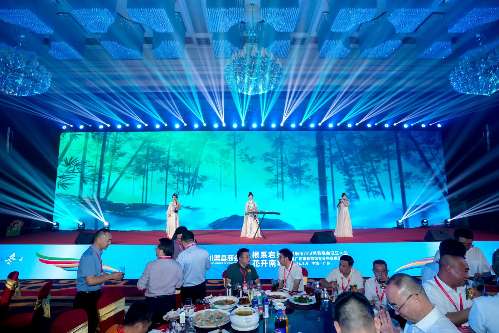 LED 拼缝调平